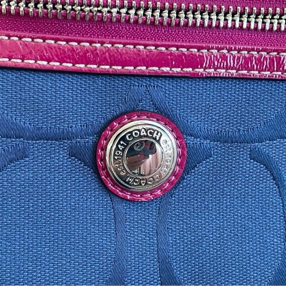 Coach Navy and Pink Satchel. Kiss clutch pocket detail - Picture 2 of 5